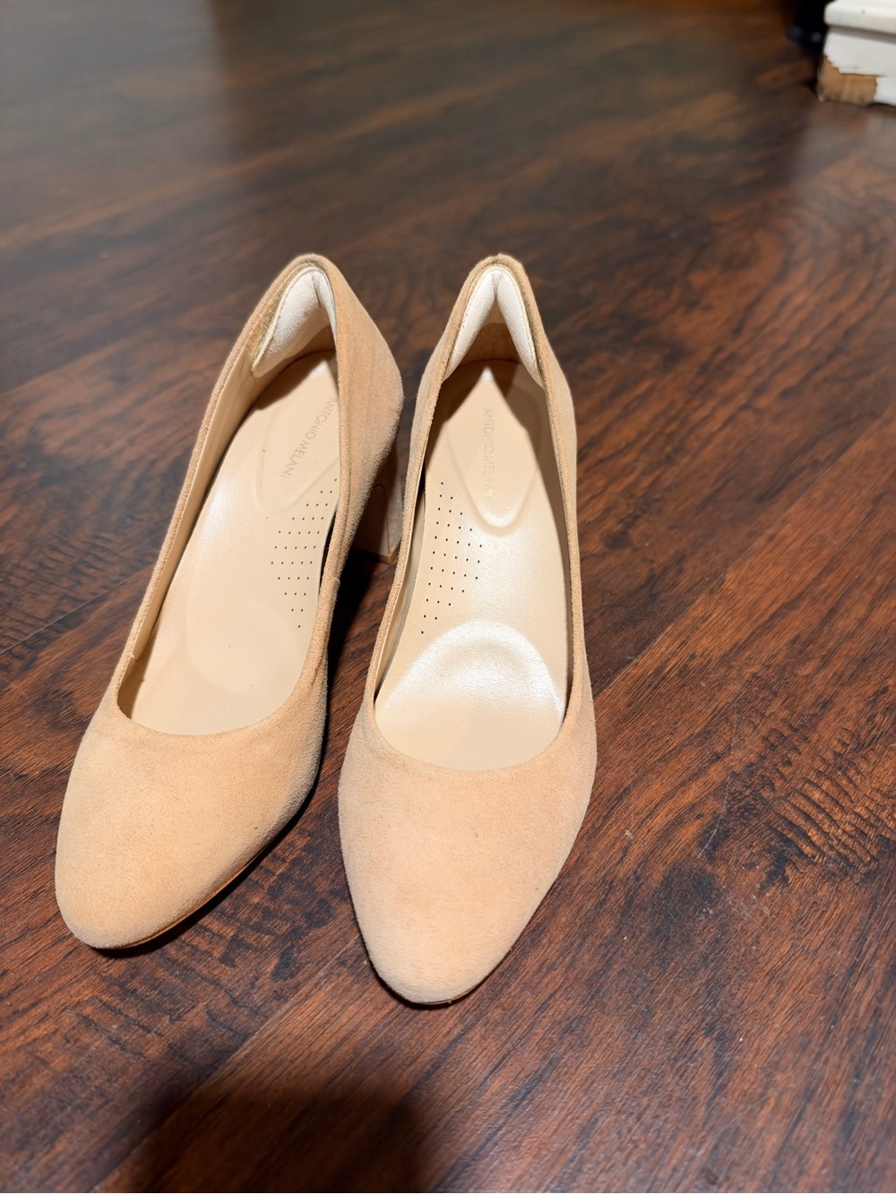 ANTONIO MELANI Tan Suede Round-Toe Pumps